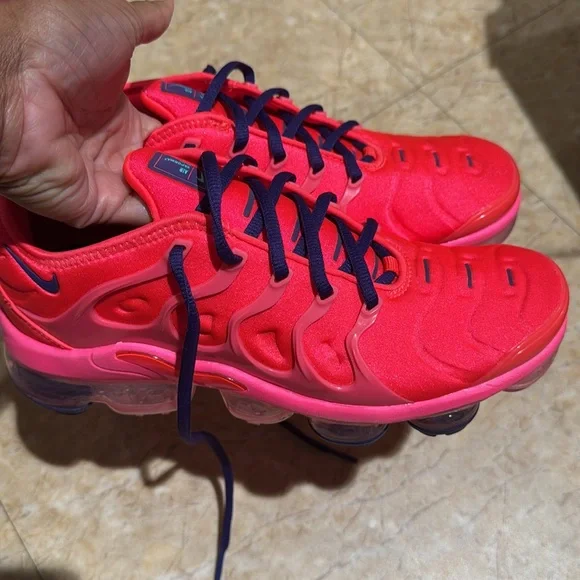 Women’s Nike Air Vapormax Plus 7.5 Bright Crimson - Picture 2 of 10